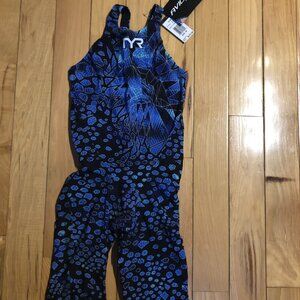 NWT TYR Women’s Avictor® Venom Closed Back Swimsuit